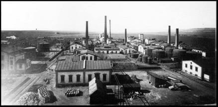 Luftaufnahme der ehemaligen Teerfabrik Rütgers in Angern, zeigt das Gelände zur Risikobewertung.
