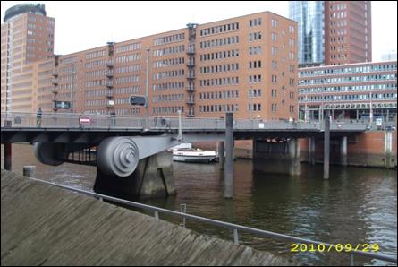 Bauplan für die Erdbauarbeiten an der Straße Am Kaiserkai in Hamburg.