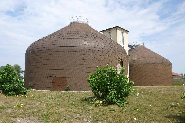 Baufortschritt der neuen Betriebsgebäude auf dem Gelände der Kläranlage Schkopau in Sachsen-Anhalt.