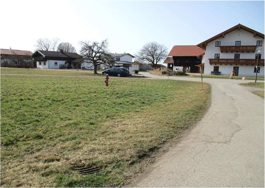 Bauarbeiten an der Wasserleitung in Walding-Neugaden-Siglreit, Traunreut, Bayern.
